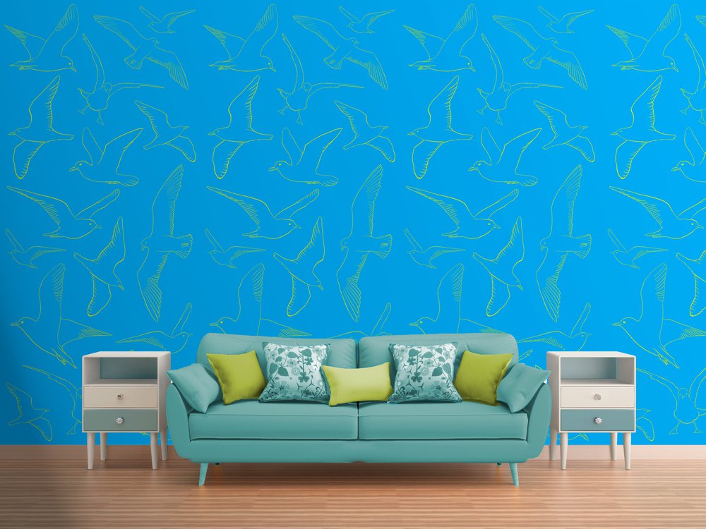 papier peint Mouettes jaunes sur fond bleu dans un salon