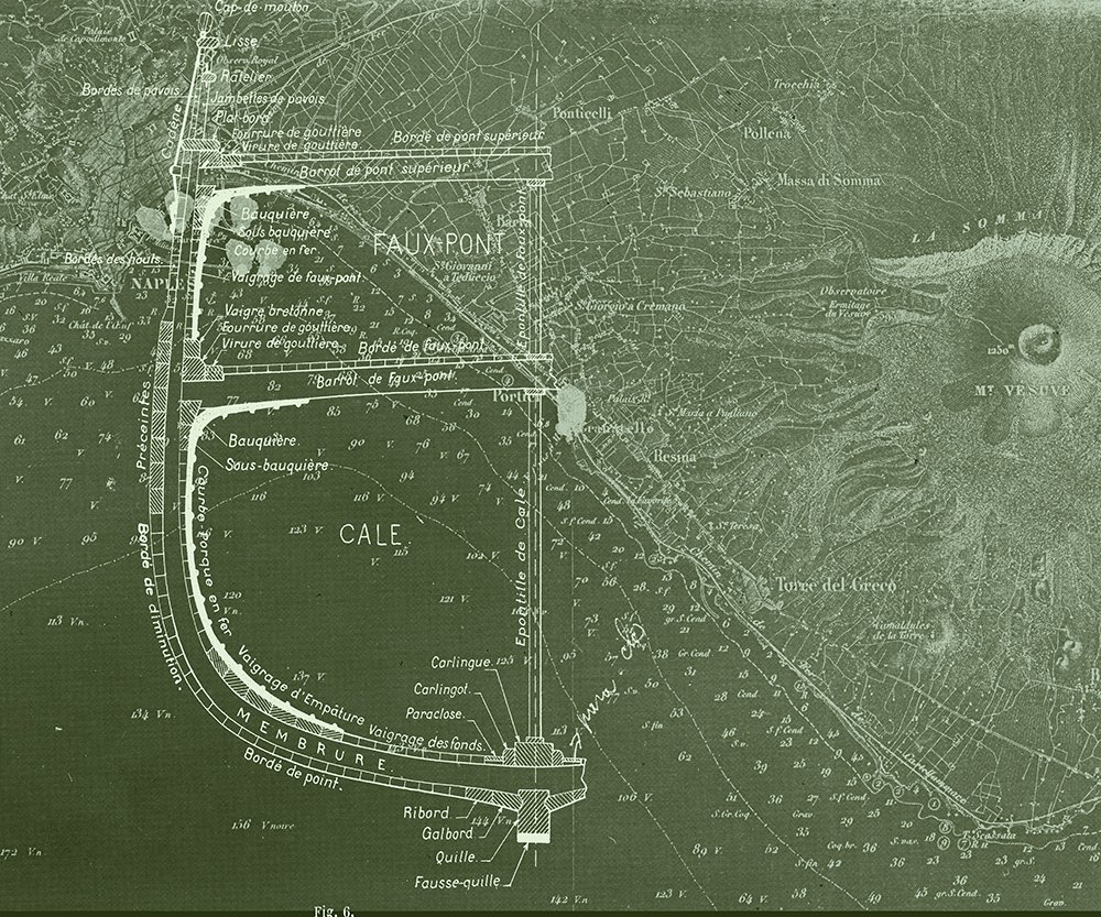 coupe-d'un-navire-à-voile-sur-fond- de-carte-marine