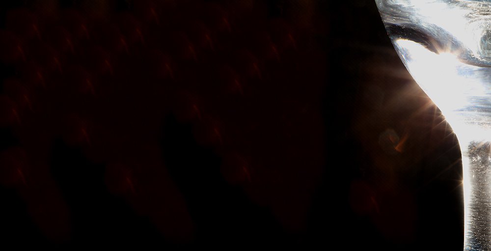 rayons de lumière émanant d'un verre